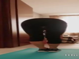 Вкъщи isolating&period; той майната ми по време на мой йога hour&period; крем пай аматьори