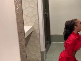 Genevieve шин гадно sevyan hardenâs би би си в публичен баня