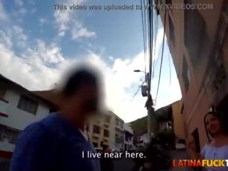 اختيار فوق ل رائع اتينا و سخيف لها وجه