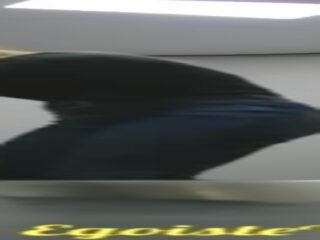 בנות סרט שלהם רטוב נקבות ב א רכבת שרותים