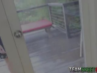 포 베이비 시터 cummed