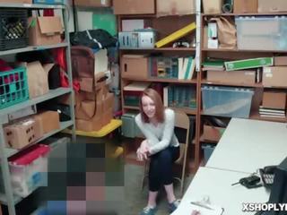 Katkisele shoplyfter katy suudlus manhood sööt sisse tema suu poolt a lp ohvitser!