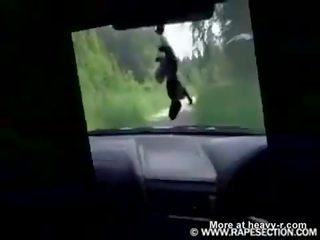 Hitch hiker 젊은 연인 도착 으로 그만큼 그릇된 자동차 - www.mistreather.com