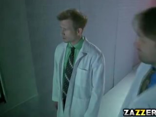 Harley 奎因 吸吮 法案 baileys 大 厚 阴茎