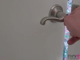 অ্যালেক্স ব্লেক মধ্যে যখন siblings succeed