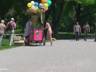 Захоплюючий публічний нагота з софі, monic і anja